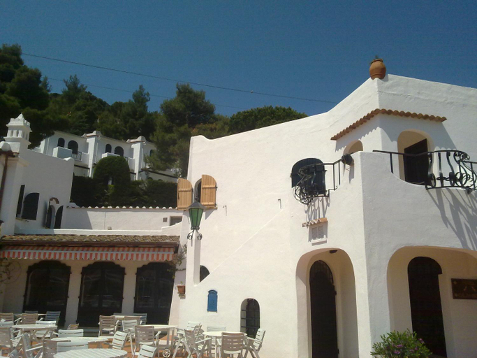 Exterior 3