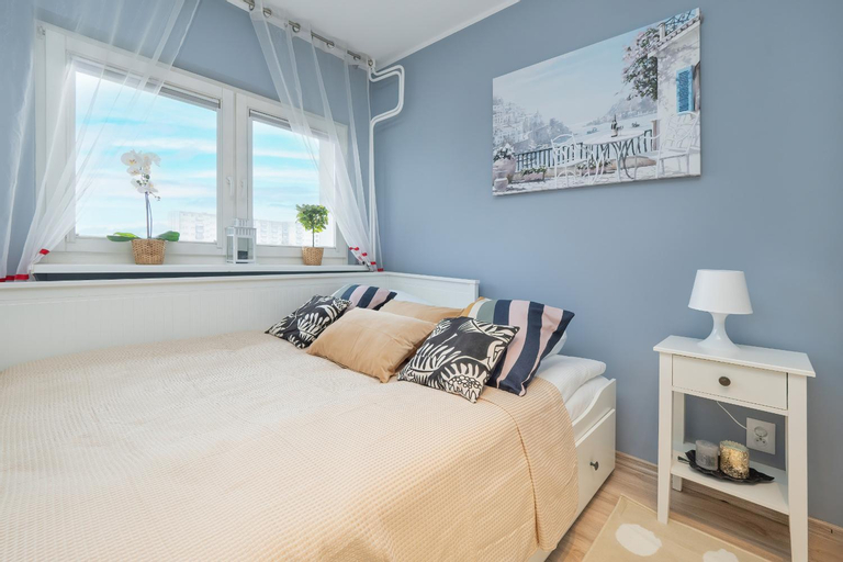 Bedroom 2, Blue Studio z balkonem by Noclegi Renters, Zgierz