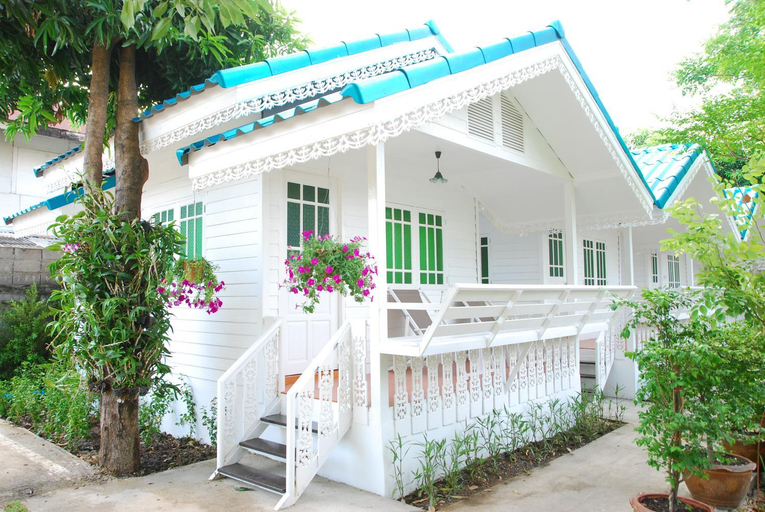 Exterior 10