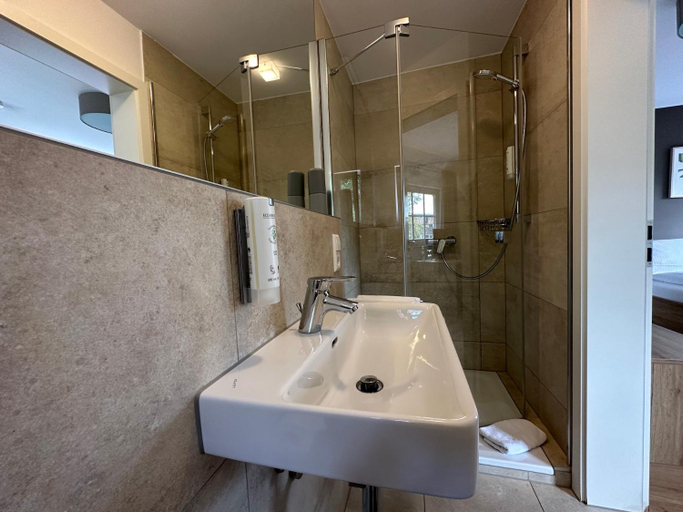 Bathroom 5, Waldhotel Eichenhof, Ostalbkreis