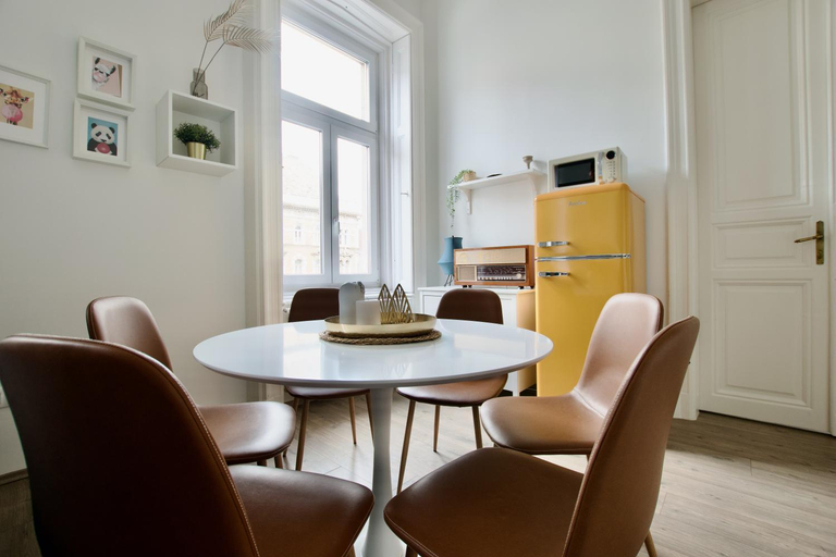 Others 5, Studio Apartment by Hi5 Apartments- Erzsebet 44, Budapesti