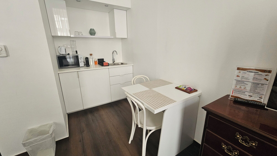 Others 5, OPERA16 Guestrooms, Budapesti