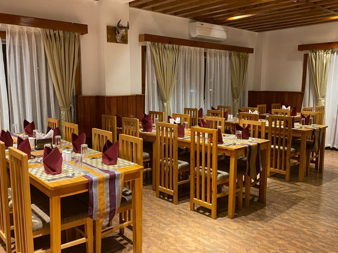 Food & Drinks, Hotel Classic Wood, Guma