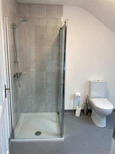 Others 3, Lir Lodge