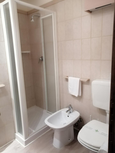 Bathroom 4, Castello di Compiano, Parma