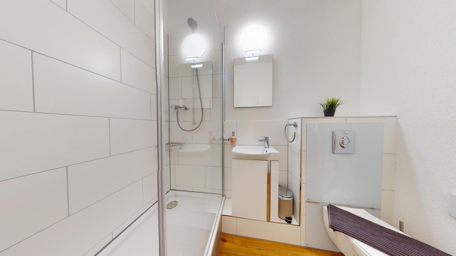 Bathroom 10