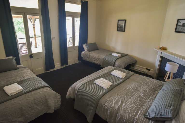 Others 3, Junee Hotel, Junee