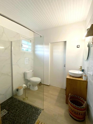 Shower 5, Villa Cannelle -charmante et tout confort, La Trinité