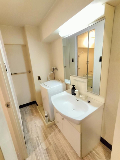 Bathroom 2, Amistá.You, Osaka