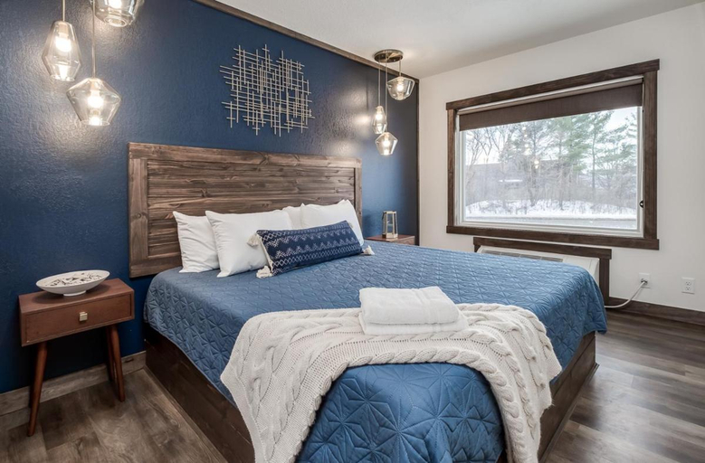 Bedroom 2, Boutique Hotel King, Queen & Kitchen Suites Easy Drive to Downtown, Pierce