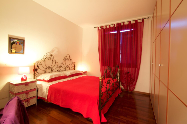 Others 5, B&B Le Ragazze, Modena