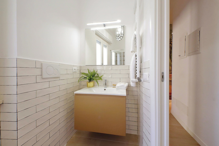 Bathroom 4, La tua casa dei sogni al Vaticano, Roma