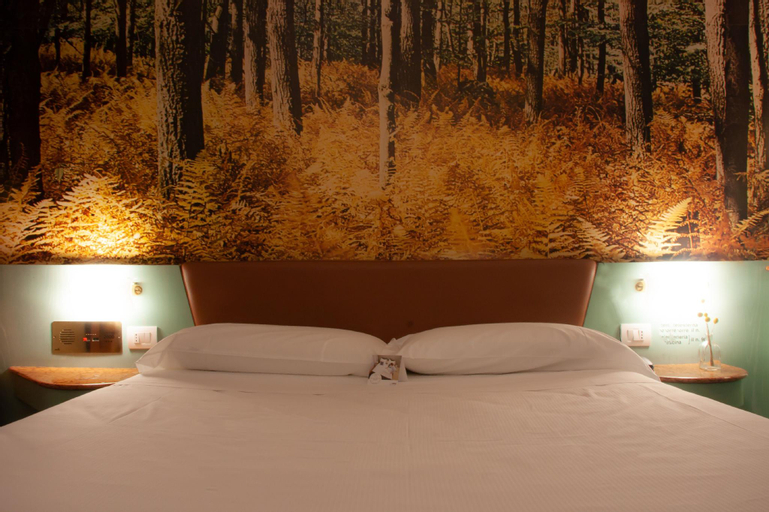 Bedroom 25