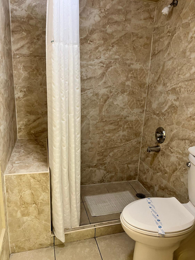 Bathroom 2, Highland Inn, Clark