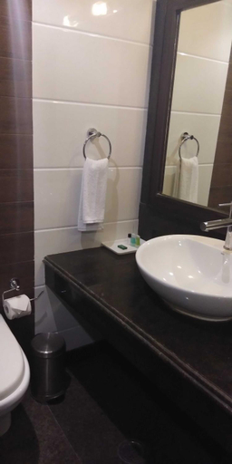 Bathroom 3, HOTEL PITRASHISH PRIDE DELHI IGI AIRPORT, Delhi
