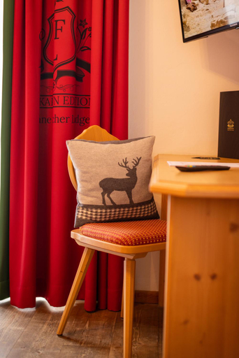 Others 5, Mara's Little Boutique Sleepover - Budget Holiday Home, Zell am See