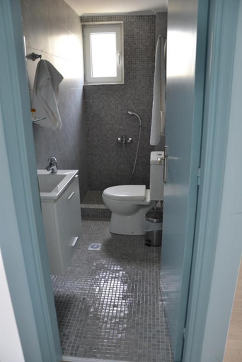 Bathroom 3, Valente Perlia Rooms, Attica