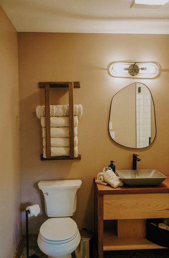 Bathroom 4, Long View Resort, Swain