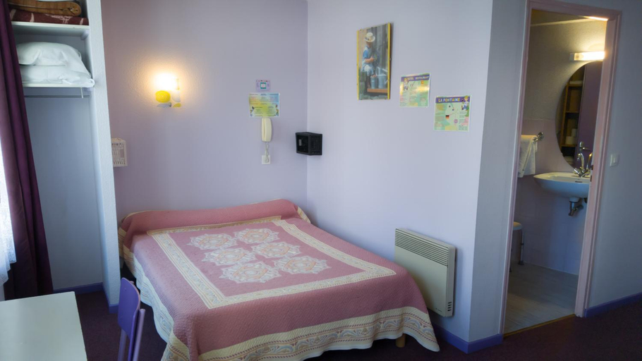 Bedroom 3, Hotel La Fontaine, Hautes-Pyrénées