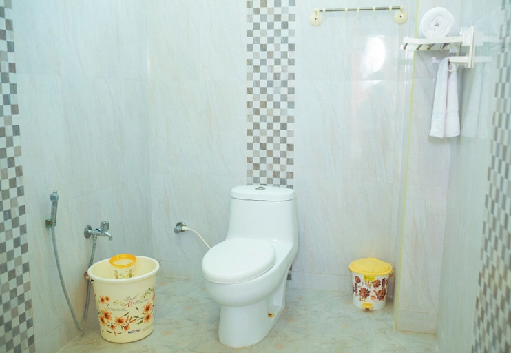 Bathroom 3, RPS Service Apartment, Tiruvannamalai