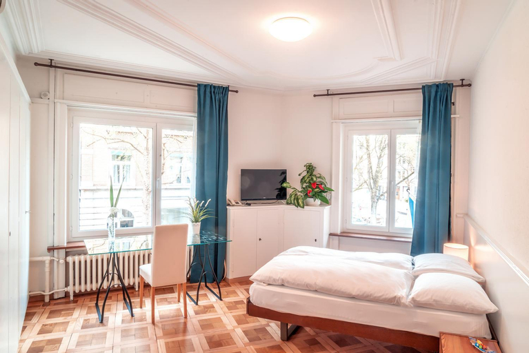 Bedroom 18