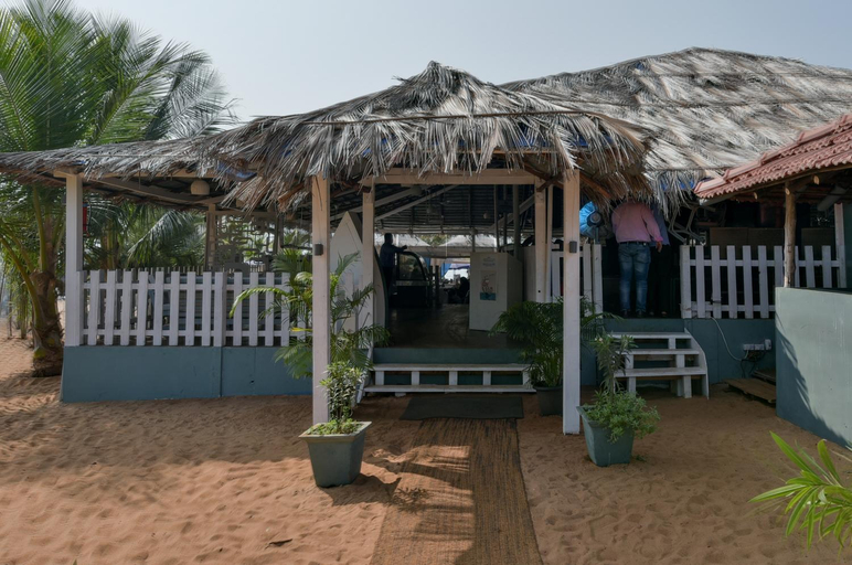 Food & Drinks 3, Pool View Studio Apartment in Candolim Beach Resort, North Goa