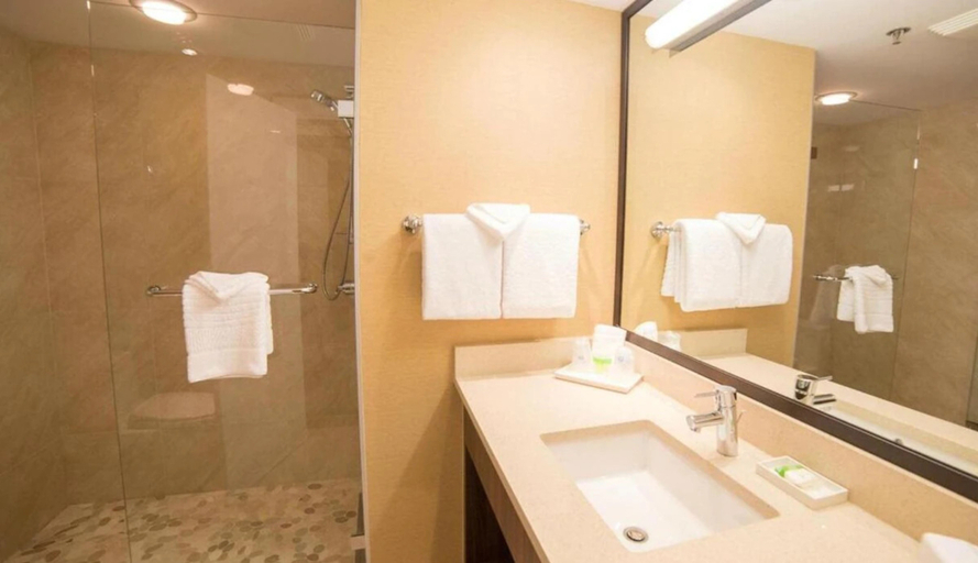 Bathroom 4, Abercorn Hotel, Trademark Collection by Wyndham, Greater Vancouver