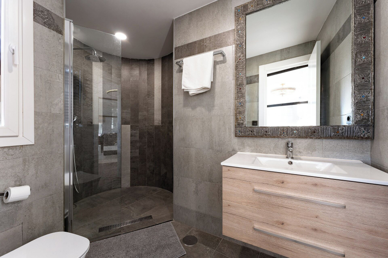 Bathroom 2, CT 353 - Torremolinos City Tower 2, Málaga