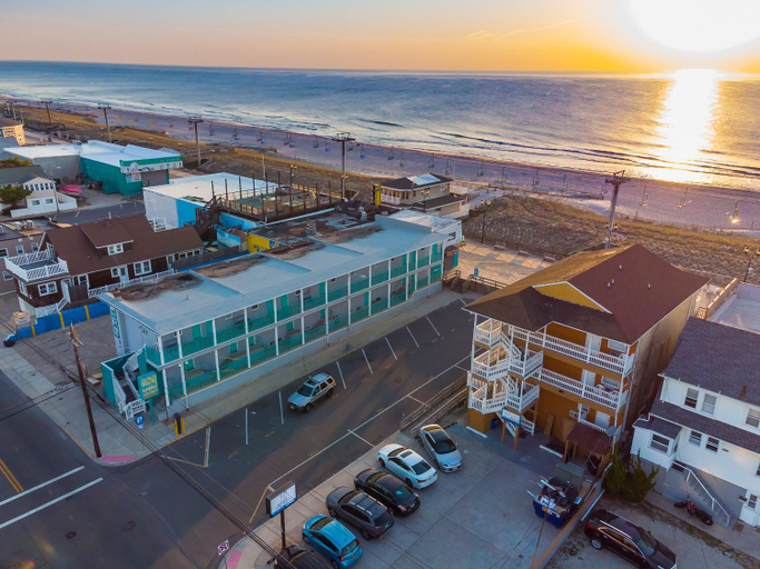 Exterior & Views 1, Boardwalk Sand & Surf Beach Hotel Oceanfront, Ocean