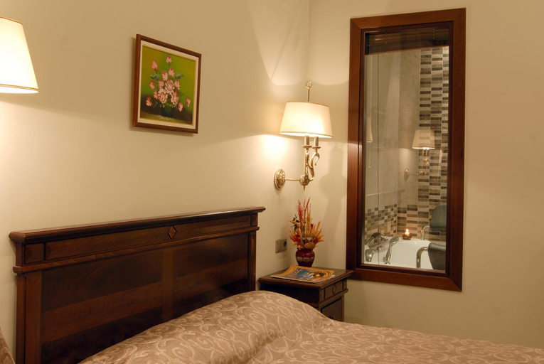 Bedroom 2, Mythos, Central Macedonia