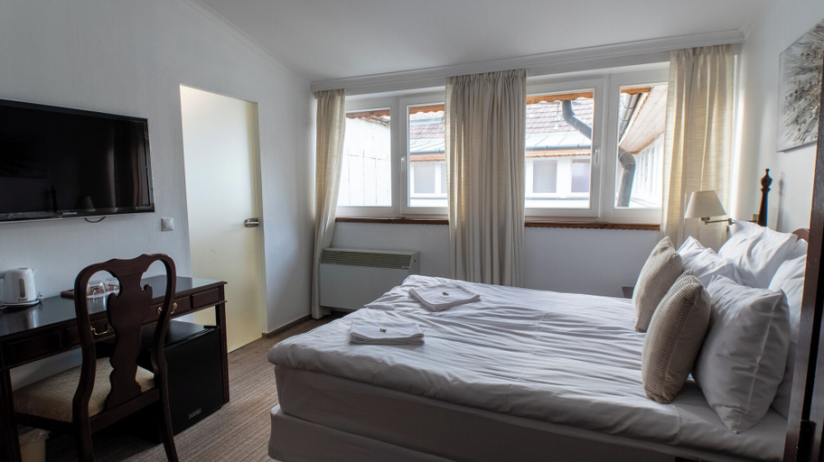 Bedroom 2, OPERA16 Guestrooms, Budapesti
