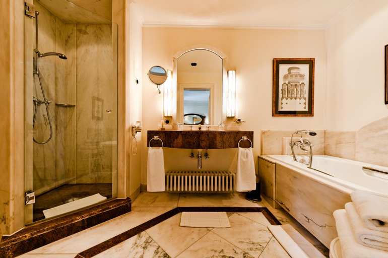 Bathroom 10
