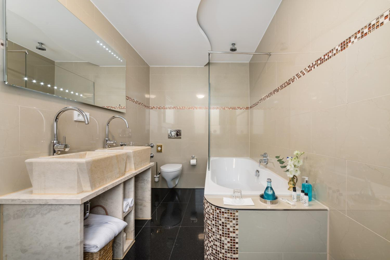 Bathroom 4, Hotel du Train, München