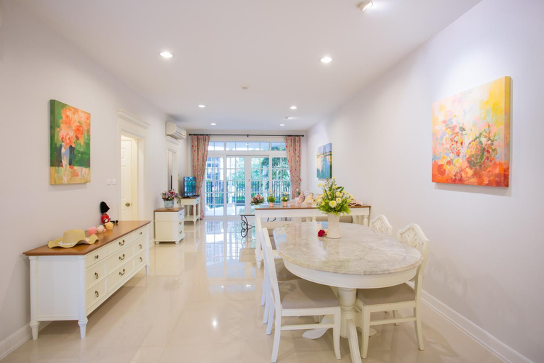 Dining Room 10
