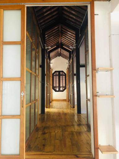 Bathroom 3, a-maze house, Huế