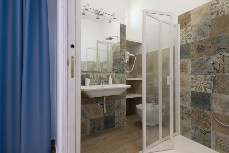 Bathroom 4, Timbuktu Hostel, Trapani