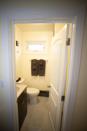 Bathroom 5, Stardust Motel, Division No. 10