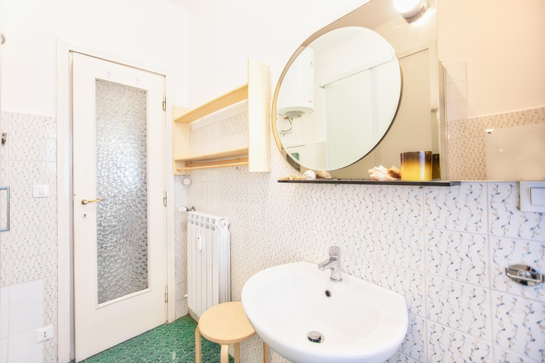 Bathroom 2, Le Orchidee 14 by Wonderful Italy, Imperia