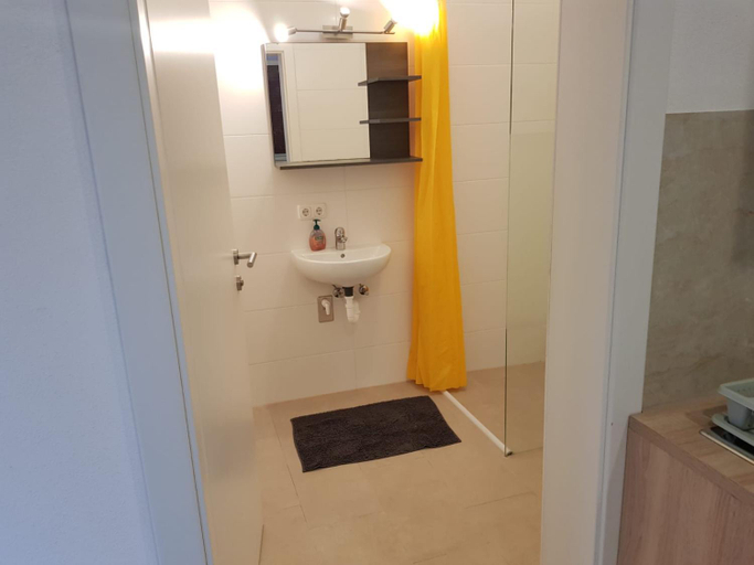 Bathroom 2, Sleep24 Monteurzimmer in Steyregg near LINZ, Urfahr Umgebung