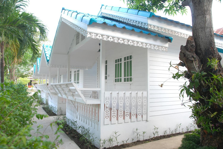 Exterior 5