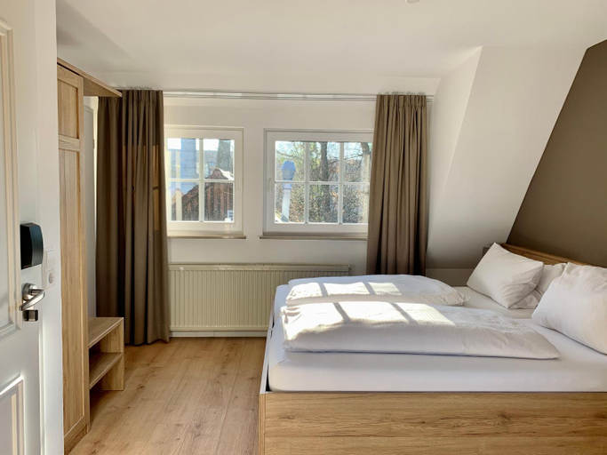 Bedroom 3, Waldhotel Eichenhof, Ostalbkreis