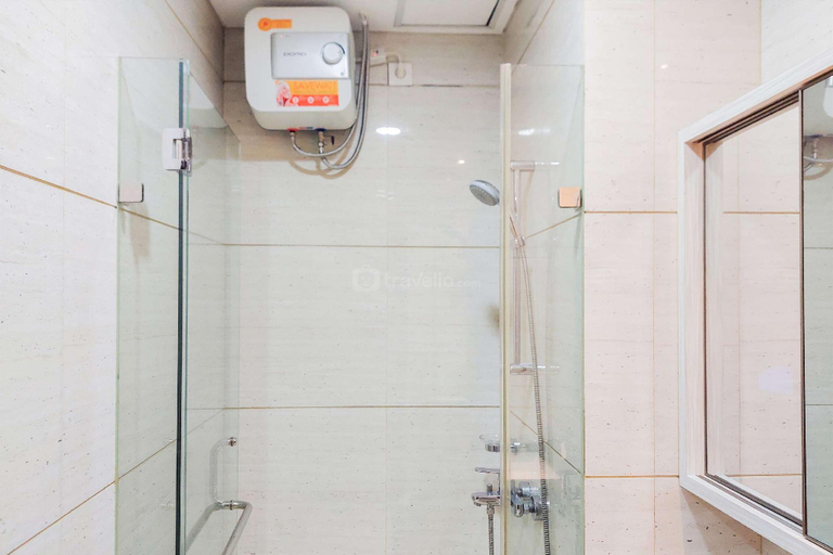 Bathroom 3, Homey Studio Apt Brooklyn Alam Sutera By Travelio, Tangerang