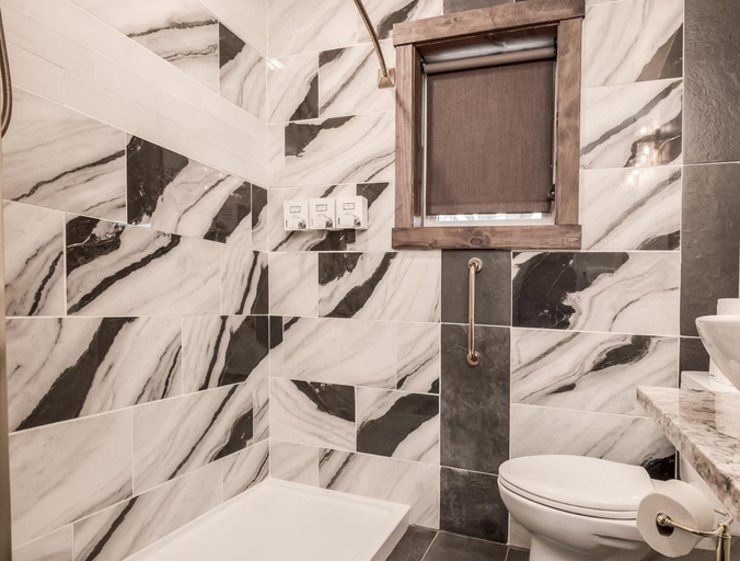 Bathroom 4, Boutique Hotel King, Queen & Kitchen Suites Easy Drive to Downtown, Pierce