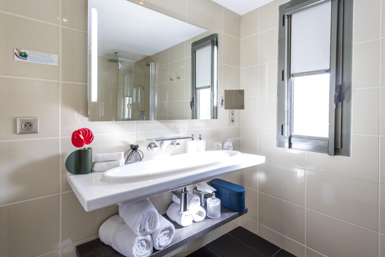 Bathroom 5, Thalazur Bandol Ile Rousse Hotel, Var