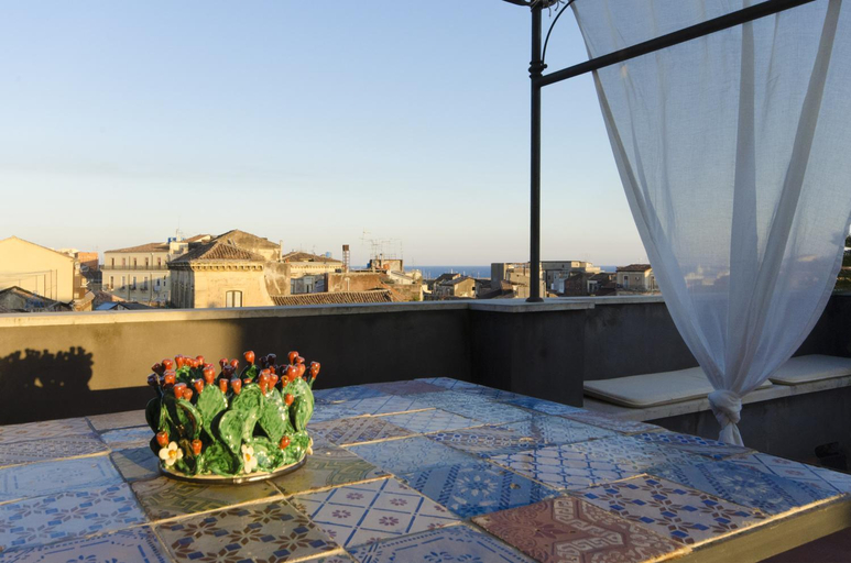 Others 4, A casa di Frasquita, Catania