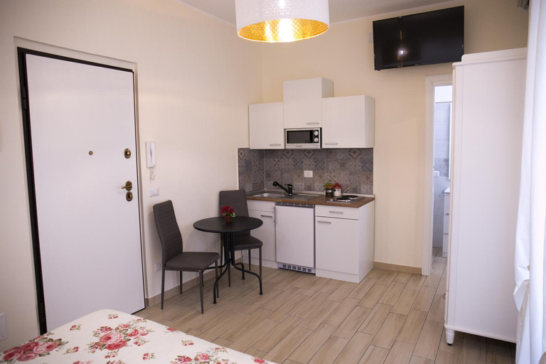 Others 4, Ludovica Home, Messina