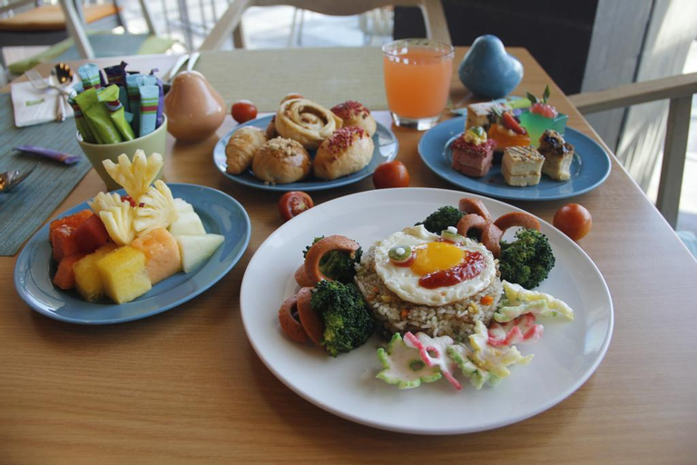 Food & Drinks 15