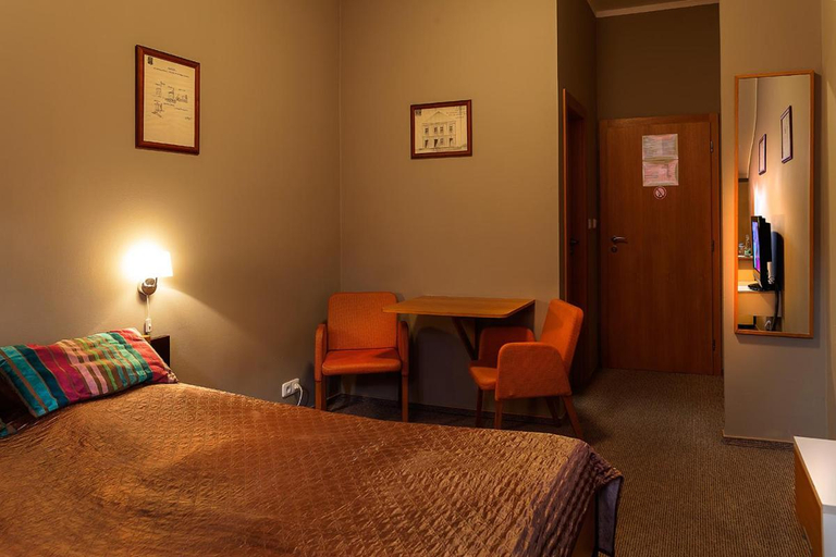 Others 2, Hotel Merlot, Louny