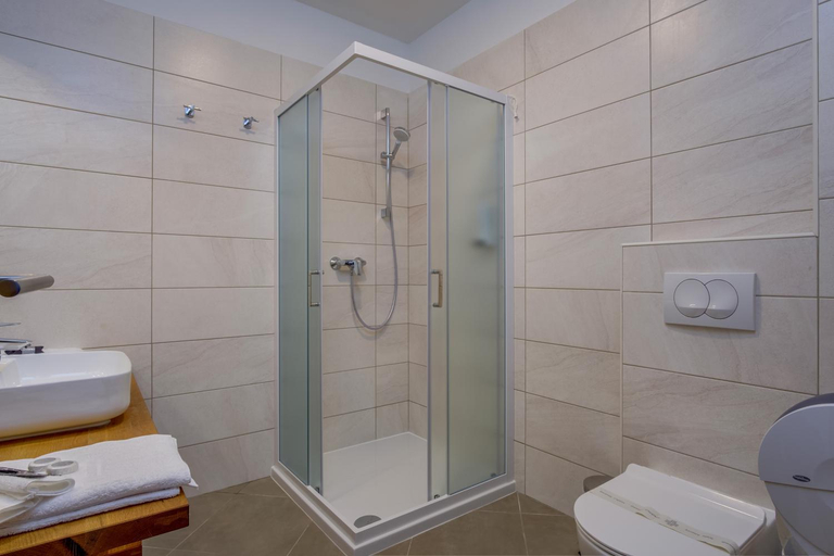Bathroom 5, Hotel Manora, Mali Lošinj