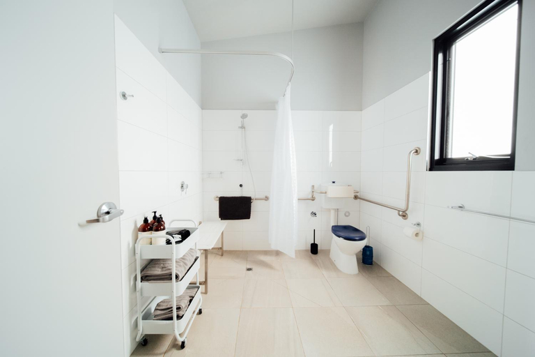 Bathroom 1, Lakeview Hideaway, Greater Geelong - Pt B